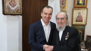 Глава Кубани поздравил руководителя Кубанского казачьего хора Виктора Захарченко с 88-летием