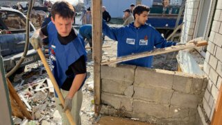 Молодогвардейцы устраняют последствия атаки БПЛА в Новороссийске