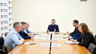 Депутат ЗСК Виктор Тепляков обсудил с представителями мэрии проблему оползня на ул. Подгорная в Сочи   