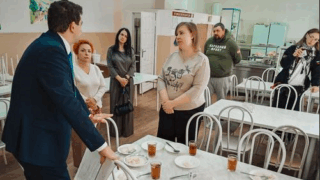 Качество школьного питания проверил депутат Госдумы Валерий Горюханов