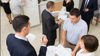 С 1 апреля в России меняются правила рассрочки, маркировки и ипотеки