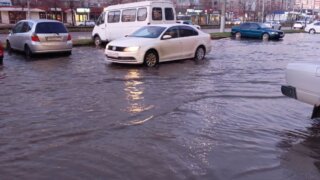 В Сочи и Сириусе ожидаются ливни, грозы и подъем воды в реках