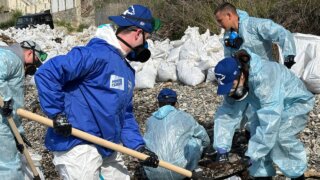 В Туапсинском районе молодогвардейцы ликвидируют последствия разлива нефтепродуктов после прилёта беспилотников