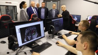 Председатель ЗСК Юрий Бурлачко оценил разработки медицинского университета