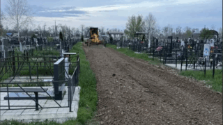 В Краснодаре начали ремонт дорог на подъездах к кладбищам перед Пасхой