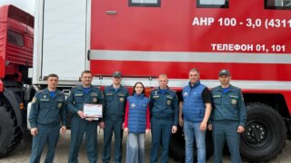 В Тимашевском районе молодогвардейцы поздравили сотрудников МЧС с Днем пожарной охраны