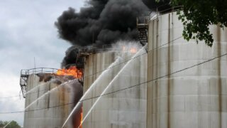 В Ростовской области ввели режим ЧС из-за пожара на нефтебазе