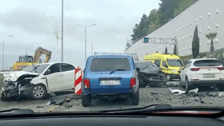 На трассе между Адлером и Сочи произошло массовое ДТП