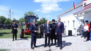 Сельхозтехнику вручили кубанским казакам