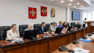 Депутаты обсудили борьбу с сорняками и качество работы автобусов