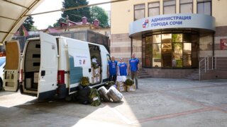 Власти Сочи отправили гумпомощь в Старобельский колледж в День России