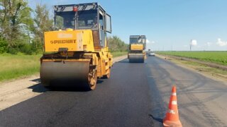 Дорогу к поселку Первомайскому в Ейском районе ремонтируют с опережением графика