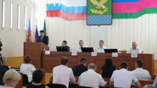 Депутат ЗСК Денис Выпринцев наградил активистов ТОС Славянского района