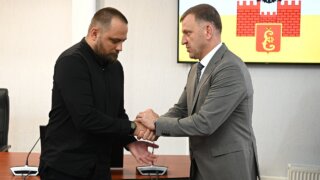 В Краснодаре наградили мужчину, обезвредившего нападавшего в ТЦ