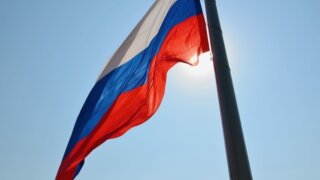 Студенты Краснодарского кооперативного института приняли участие в церемонии поднятия флага