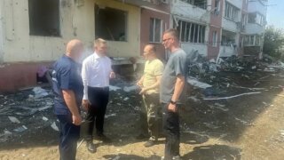В Краснодаре в пострадавших  от атаки БПЛА домах демонтируют опасные конструкции и затягивают окна плёнкой