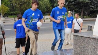 В Краснодаре молодогвардейцы возложили цветы в память о погибших в Архипо-Осиповке