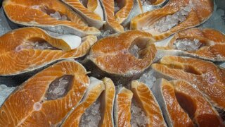 В краснодарском Гастродоме нашли сыры и мясо из Европы без маркировки