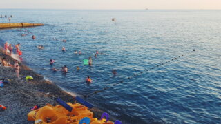 Роспотребнадзор признал морскую воду в Сочи безопасной для купания