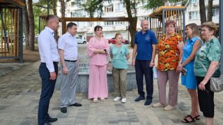 В Сочи депутат Госдумы осмотрел новые скверы и обсудил поддержку туризма