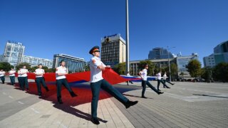 Государственный флаг РФ подняли над Главной городской площадью Краснодара
