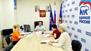 Депутат Законодательного Собрания края Виктор Тепляков встретился с жителями Сочи в приемной партии «Единая Россия»