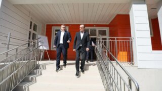 Вениамин Кондратьев оценил ход работ на стройплощадке детского сада в ЮМР