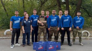 Молодогвардейцы передали гуманитарную помощь военнослужащим и помогли в работе медицинского учреждения в Донецке