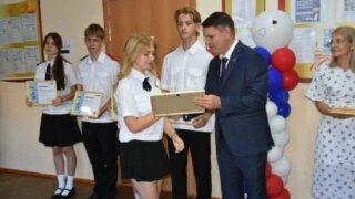 Денис Выпринцев поздравил учеников и педагогов школы № 28 с Днем знаний