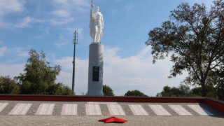 В станице Кавказской зажгли Вечный огонь на обновленном мемориале