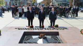 Вениамин Кондратьев возложил цветы к Вечному огню в Краснодаре