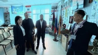 Депутаты ЗСК Станислав Гринев и Олег Бойченко посетили школьный музей ВДВ