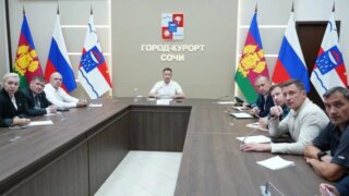 В Сочи ограничили доступ к пляжам после пожара на танкере