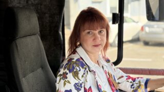 В Сочи водители вышли на маршруты с георгиевскими лентами