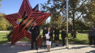 Владимир Решетняк участвовал в открытии стелы к 50-летию Победы в Светлогорском поселении